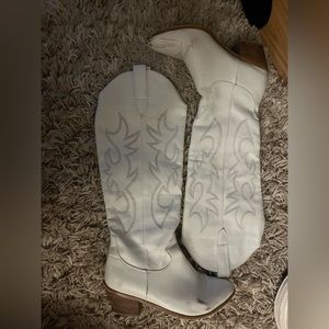 Women’s white tall cowgirl boots
